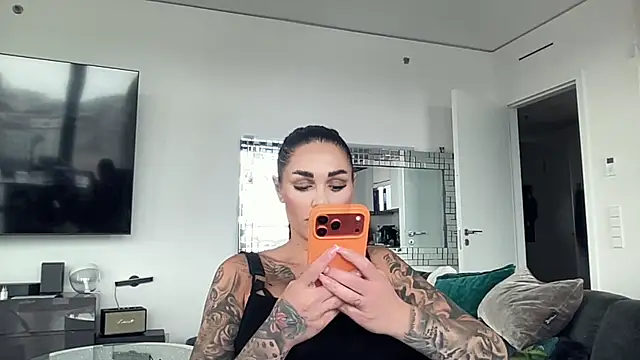 AMBER HARD online show from April 18, 3:38 pm