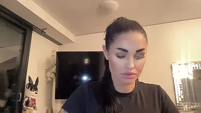 AMBER HARD online show from April 21, 10:01 pm