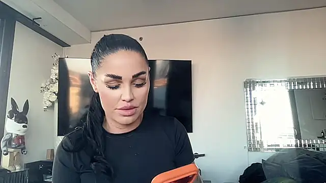 AMBER HARD online show from April 22, 5:47 pm