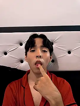 Lucca  555 online show from March 25, 9:32 pm