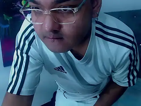 XNoahDeepThroatX online show from March 12, 5:02 am