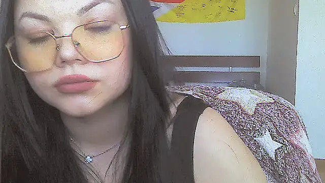 vvikkiii online show from March 5, 1:29 pm