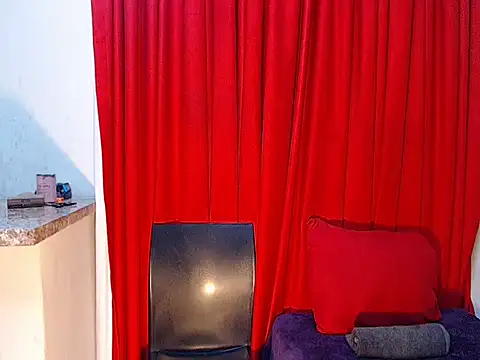 DarkDivva18 online show from May 13, 8:23 am
