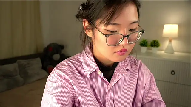 NelleMihalko online show from April 1, 1:41 pm