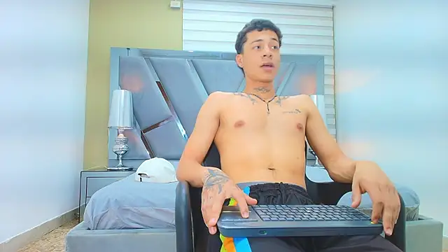 HENRY GREEN2 online show from March 28, 7:35 pm