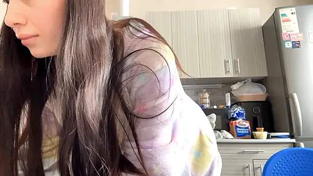 LaraDraggoo online show from March 7, 7:16 am