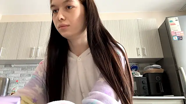 LaraDraggoo online show from March 9, 7:12 am