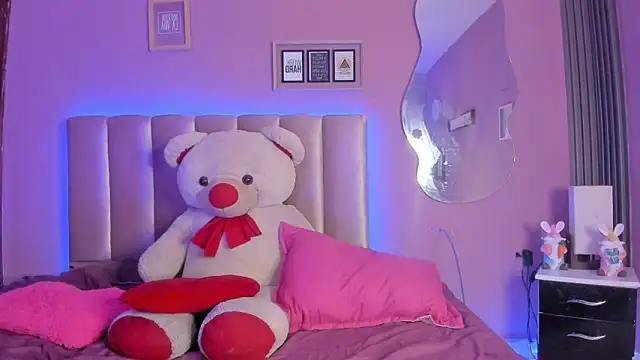 nikkita dragon  online show from April 12, 8:14 pm