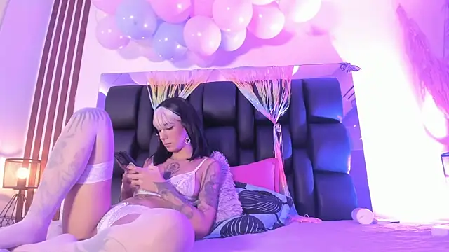 dalhia and hades online show from April 5, 12:57 pm