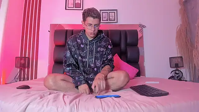 dalhia and hades online show from April 15, 12:12 pm