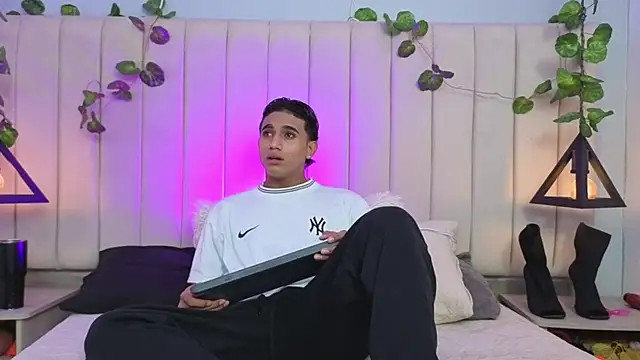 Morgan Bladee online show from April 5, 6:05 pm