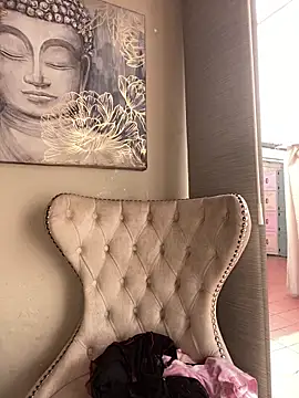 Cloe pink1 online show from April 14, 1:50 pm