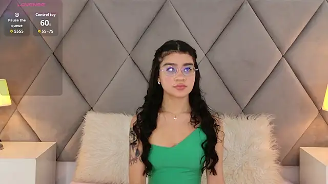 OliviaDiaz online show from April 21, 8:01 pm