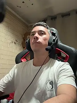 Cr1sXPorn online show from March 11, 11:44 pm