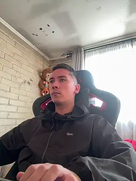 Cr1sXPorn online show from April 12, 9:20 pm