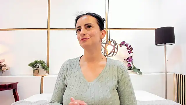 BrendaCantorel online show from April 15, 11:50 am