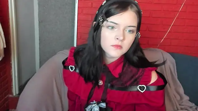 EsterTwilight online show from April 10, 3:50 pm