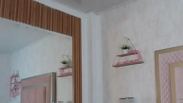 Madii  online show from April 15, 12:12 pm