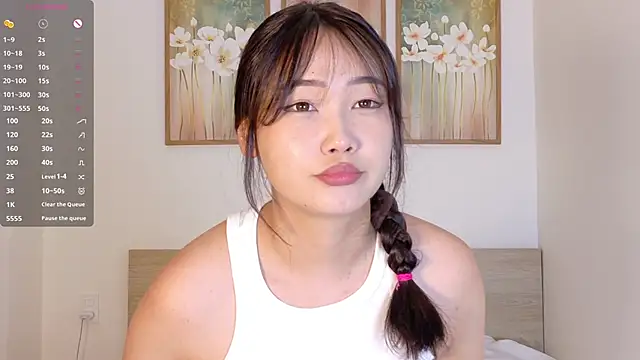 pinkyblooom online show from April 4, 9:40 am