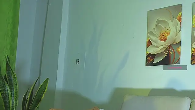 Viioletcollins online show from April 15, 11:05 pm