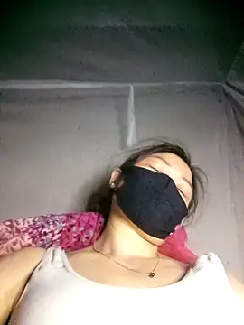 Bling-pusy online show from April 18, 1:04 pm