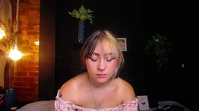 melodygirl2   online show from April 17, 8:34 pm