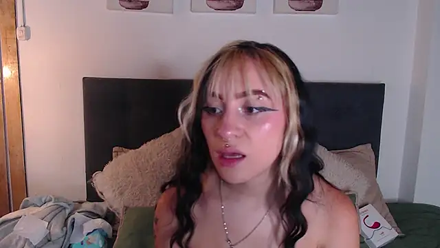 melodygirl2   online show from April 24, 8:11 pm