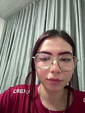 Snapshot of gatita_b chatting on March 9, 4:05 am gatita b online show from March 9, 4:05 am