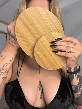 CarolQueen1  online show from March 28, 1:00 pm