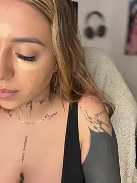 CarolQueen1  online show from April 8, 12:49 pm