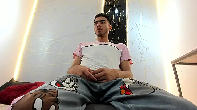 Valentin Lux online show from March 13, 3:13 am