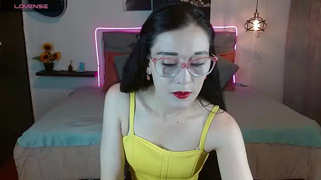 Mylu xx online show from April 6, 1:23 pm