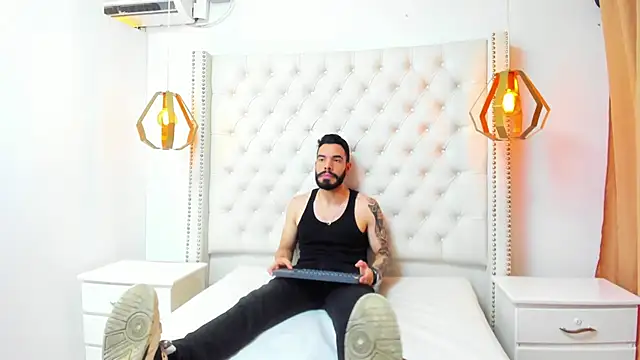 JEAN LEWIS2 online show from April 17, 7:39 pm