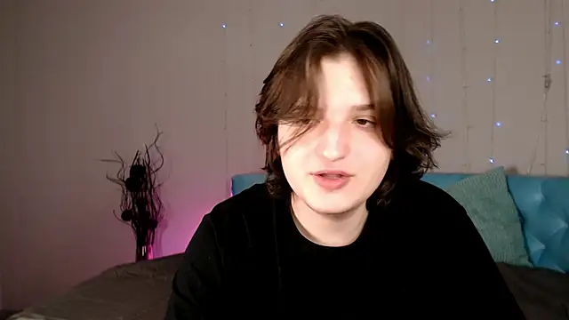 delalex online show from March 24, 8:14 pm