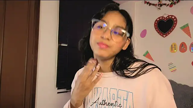 PaulaCutexs online show from April 9, 6:19 am