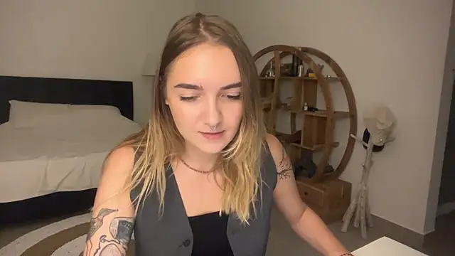 RoxyWet online show from March 30, 1:23 pm