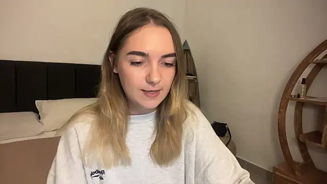 RoxyWet online show from April 9, 2:22 pm