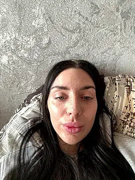 MishellKins online show from April 3, 8:56 am