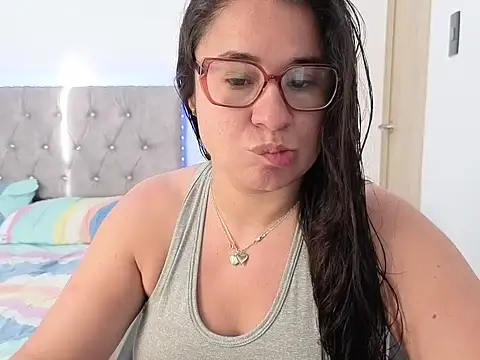 Snapshot of estrellajunior chatting on May 13, 11:40 am estrellajunior online show from May 13, 11:40 am