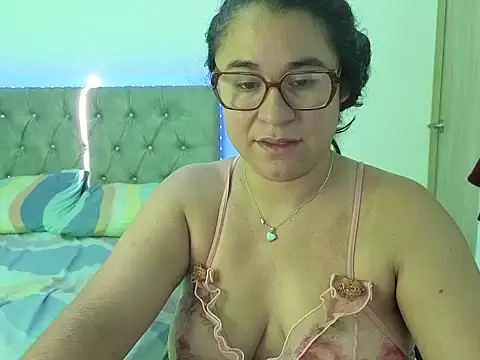 Snapshot of estrellajunior chatting on May 24, 11:48 am estrellajunior online show from May 24, 11:48 am