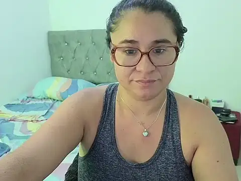 Snapshot of estrellajunior chatting on May 29, 2:48 pm estrellajunior online show from May 29, 2:48 pm