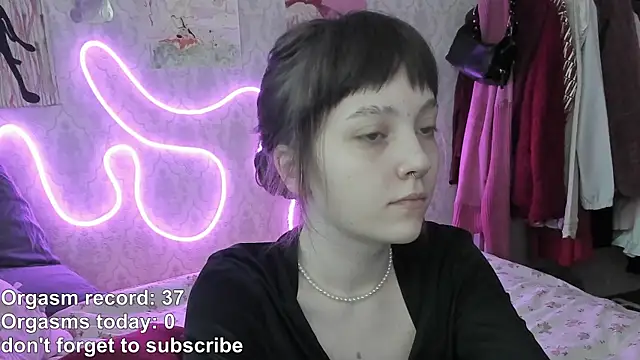 RileyNymph online show from May 1, 3:11 am