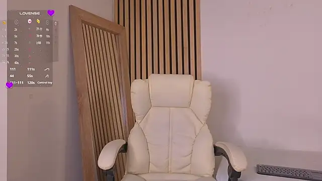 EmmaLopez11 online show from April 22, 12:18 pm