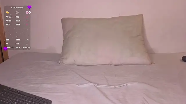 EmmaLopez11 online show from April 25, 1:41 pm