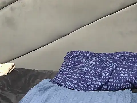 Melitaxx online show from March 15, 8:15 pm