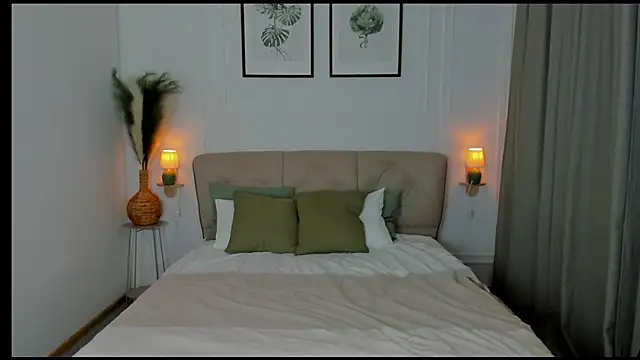 EvaRaider online show from March 22, 2:20 pm