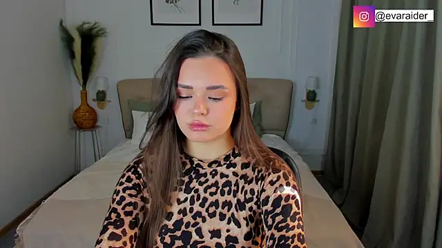 EvaRaider online show from April 14, 1:06 pm