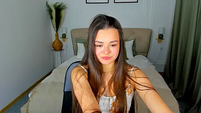 EvaRaider online show from April 19, 1:43 pm