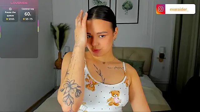 EvaRaider online show from April 22, 1:56 pm