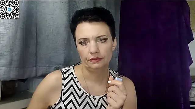 HotMamaQueen234 online show from April 24, 8:55 pm